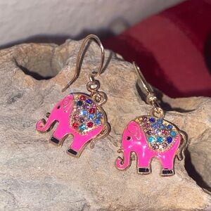 5/$10❤️❤️❤️NEW Pink Enamel & Rhinestoned TrunksUp Elephant Earring’s